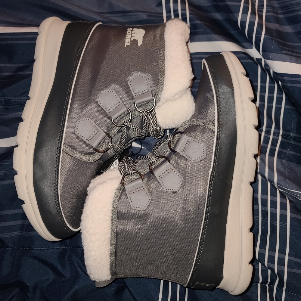 Sorel Boots - Picture 2 of 14